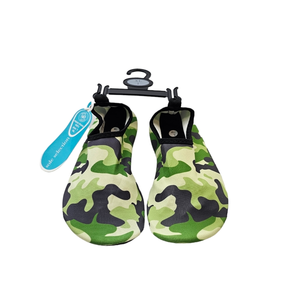 NWT, Water Shoes Printed Cameo Green Boys Size 11-2 Toddler to Little Kids Sizes